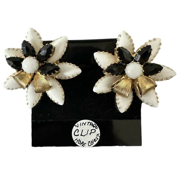 Vintage 1960s Hope Chest Black and White Milk Glass Flower Clip Back Earrings - Picture 1 of 4